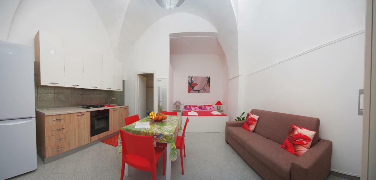 Eolo Casa Vacanze Torre Lapillo Esterno foto